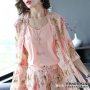  适合70后的女装：叫“桃花粉春裙”，开