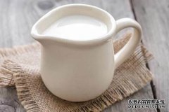  忠告：有此症状两种人不适合喝牛奶，也