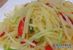  炒土豆时加一宝，女性常食，子宫干净，