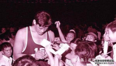  传奇中锋穆铁柱当年的水平能进NBA吗？说