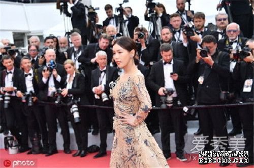 网红蹭戛纳红毯怎么回事？施予斐蹭红毯搞出个大笑话