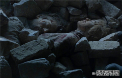 龙妈被雪诺杀死，卓耿火烧铁王座，这样