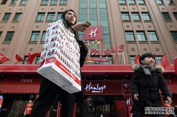 盲目收购 南京鞋企千百度七折甩卖英国玩具零售商Hamleys