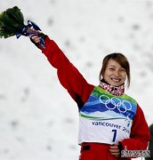 3届世锦赛冠军滑雪女神，嫁大14岁富豪，