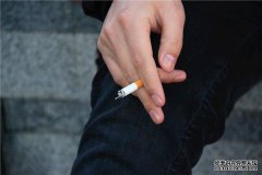 烟瘾再大，若是发现身上两处“凸起”，