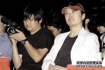 沧桑的刀郎，经历的沧桑无人知晓，前妻生下孩子后狠心离开