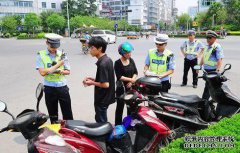 电动车令百姓叫苦不迭，这位隐居幕后的