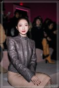 被孟美岐穿出大妈味的紧身裙，舒淇凭它