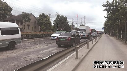 嘉定一公路出现龟裂和沉降 开出了“越野”感