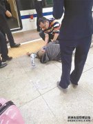 两年后同一天 谢大夫在高铁上再救人 张