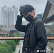 疑似男版乔碧萝出现，戴口罩是男神，摘