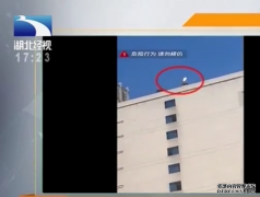 女子欲跳楼轻生，劝说两小时无果，消防