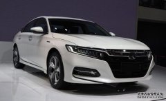 这款中型轿车，全系独立悬挂，油耗仅