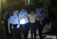 济南180斤男子醉卧路上起不来，家属无奈
