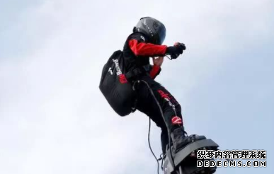 横渡英吉利海峡出意外!“未来战士”闹出笑话，果然仅仅是玩具