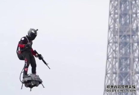 横渡英吉利海峡出意外!“未来战士”闹出笑话，果然仅仅是玩具