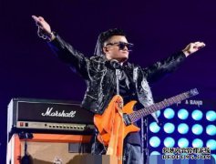 马云再现朋克造型：开着卡车进入演唱会
