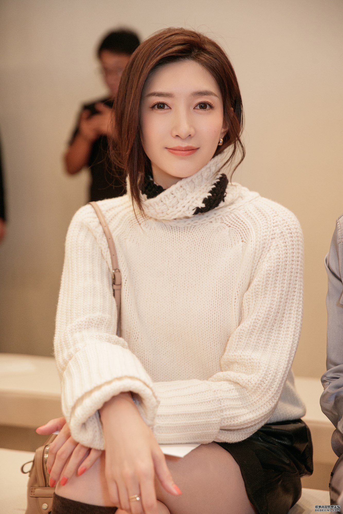 她两不是大学同学吗？为什么粉丝明目张胆撕起来了？