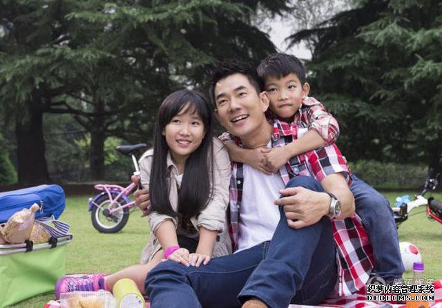 他们相恋20年却不结婚，育有一对儿女，网友：两人是真爱无疑了！
