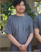 李现合影被导演说严肃, 变换姿势后的一