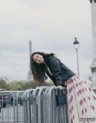 angelababy30岁一样时尚年轻，穿复古风格连