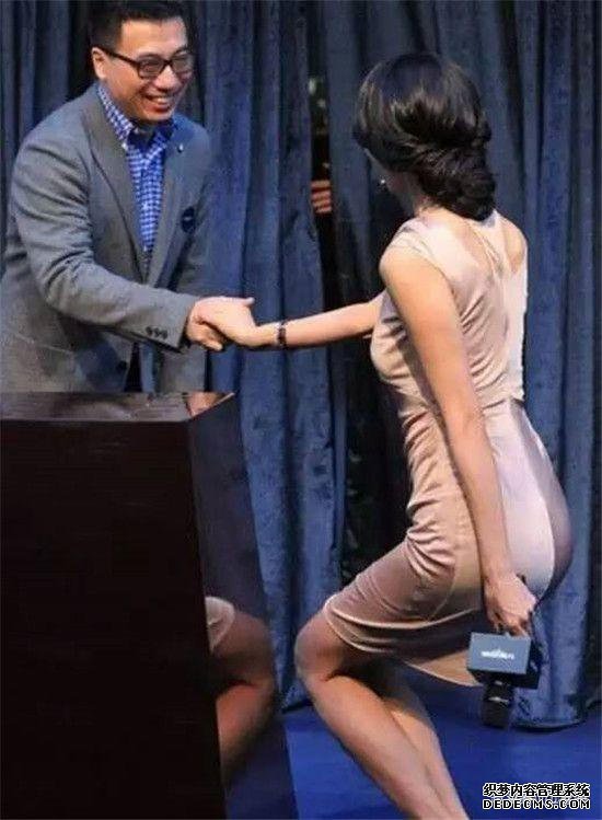林志玲与他人握手用啥姿势与怀孕有关系？仙女蹲只是礼貌的表现