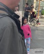 路人偶遇李小璐和甜馨, 故意不给母女俩