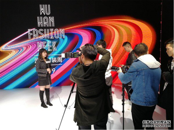 “水漾”拂云秀绽放2019武汉时装周