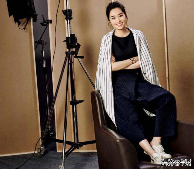 她是张艺谋女儿，23岁结婚遭家暴，如今怎么样了呢？