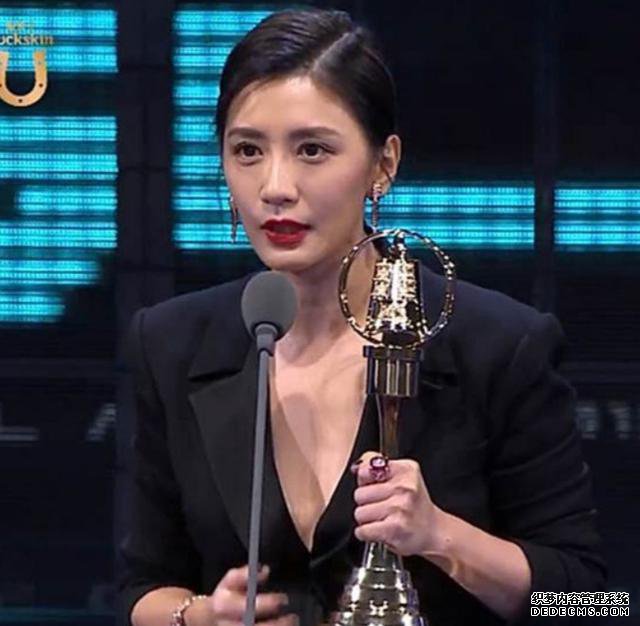 29年演艺，贾静雯首夺视后！自嘲过气女星，感恩家人。
