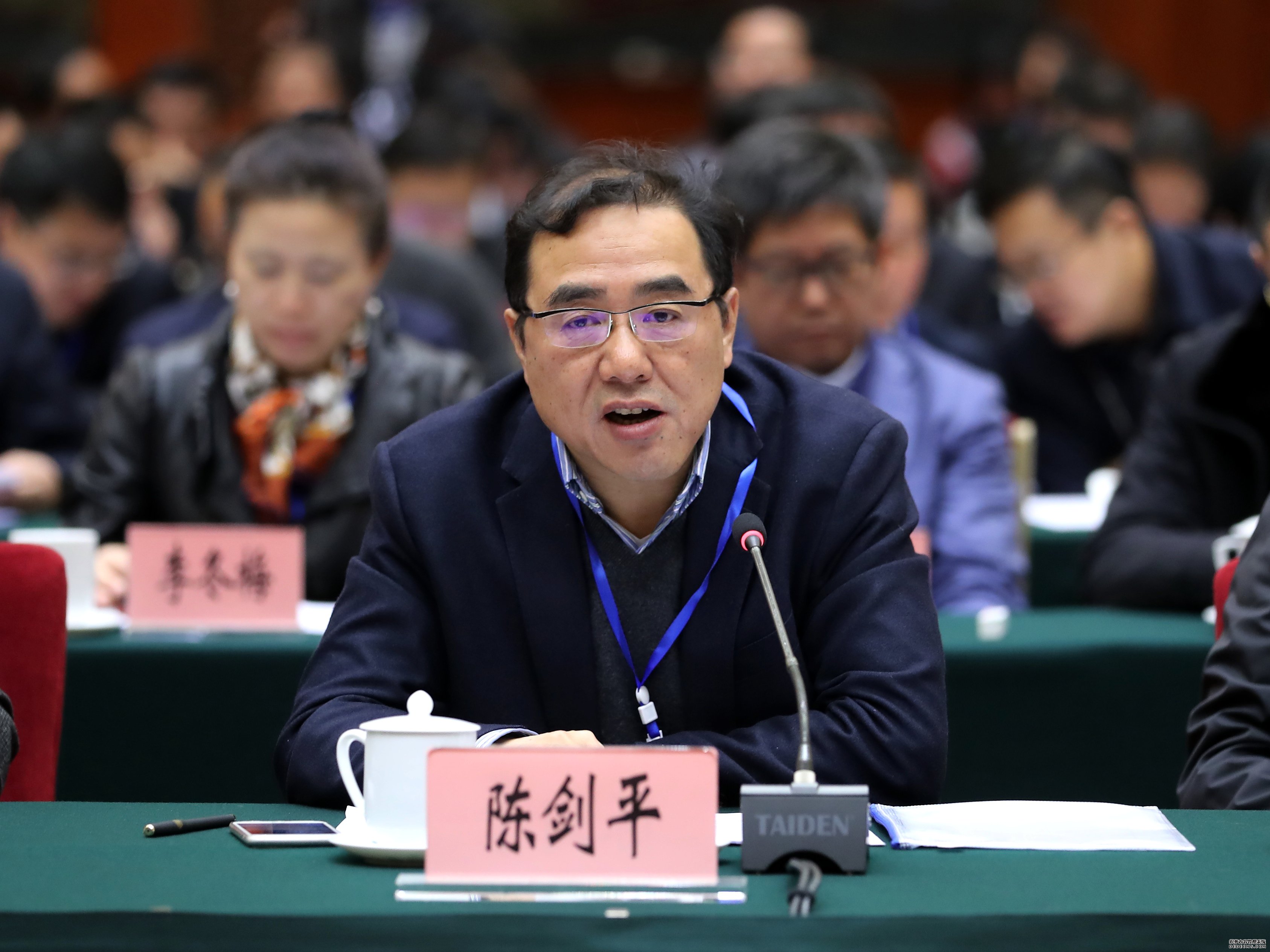 中国工程院与云南省科技扶贫推进会在昆举行 凝