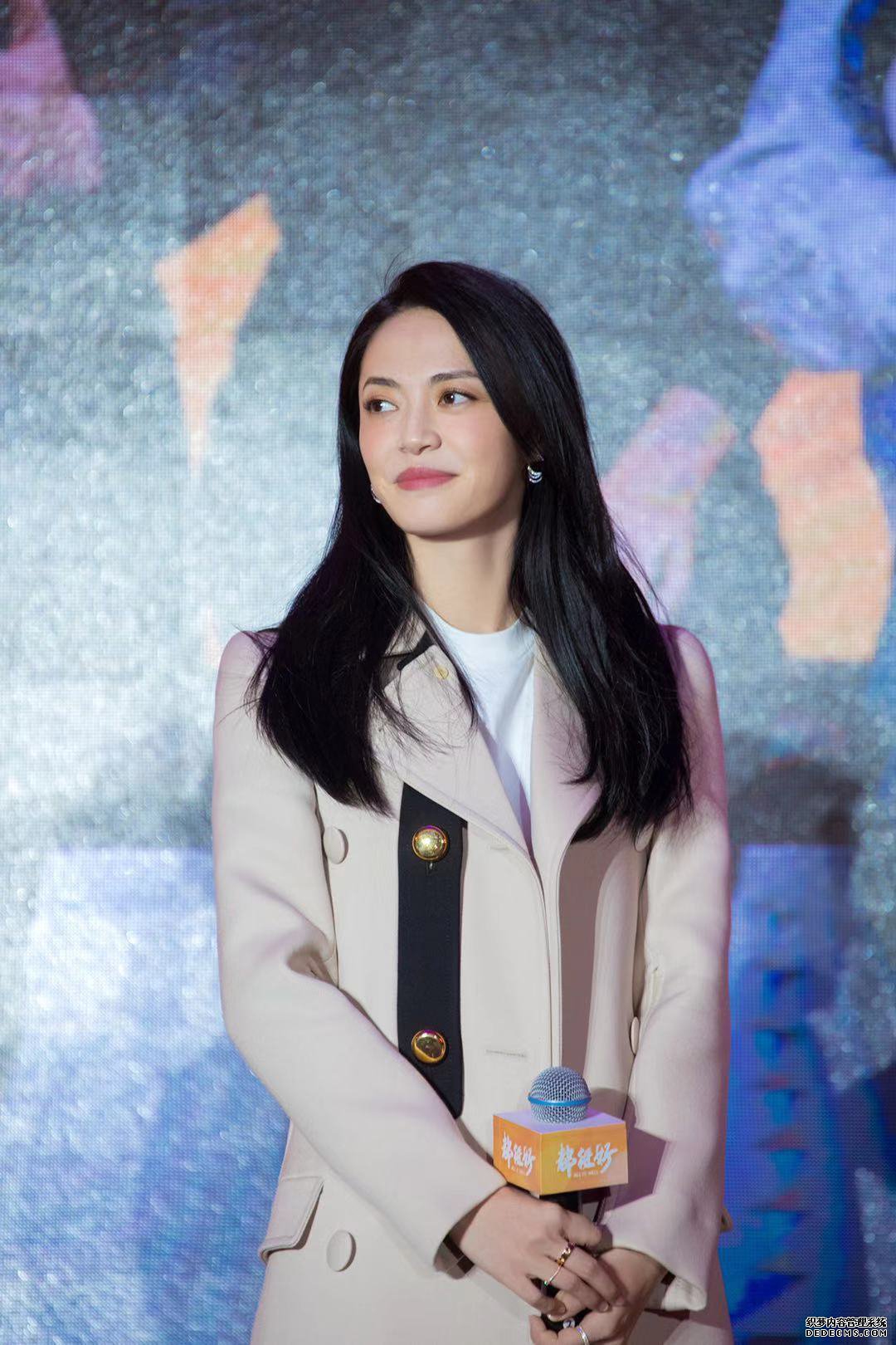 姚晨《都挺好》被问演职业女性感受 坦言愿称现代女性