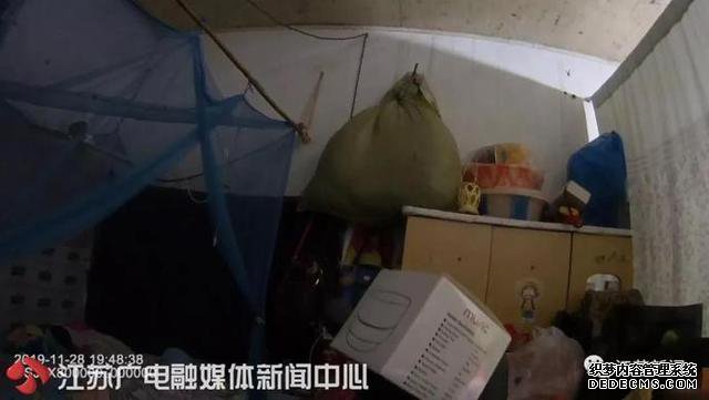 女子教唆9岁儿子偷快递被拘：孩子偷的大人有责