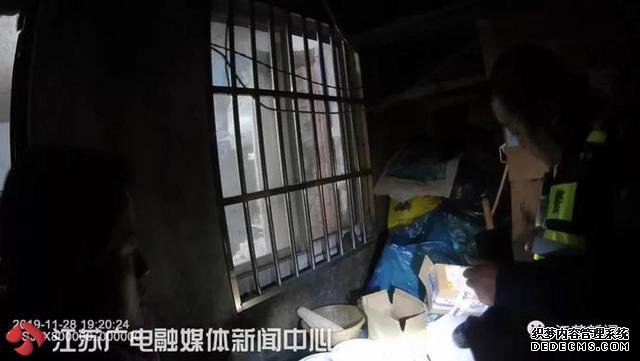 女子教唆9岁儿子偷快递被拘：孩子偷的大人有责