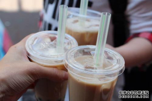 消费报告：26岁以下女性用户95%实现“奶茶自由”
