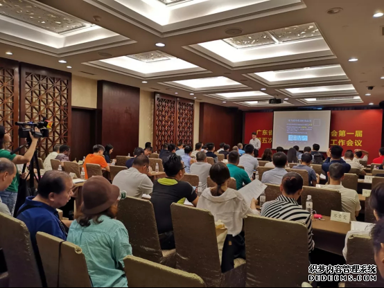 喜讯！蔓哲获得广东省时尚首饰及配饰协会荣誉会长单位，引领时尚风潮！