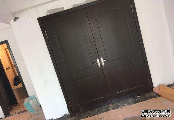 老公把120平婚房硬装成了一室一厅，邻居说像“鬼屋”，太气了