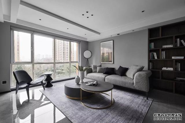 网易IT男独居暗黑170m²!阁楼藏着工作间，休闲区小吧台！羡慕