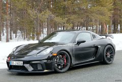 保时捷Cayman GT4 RS又出现在冰天雪地的北欧