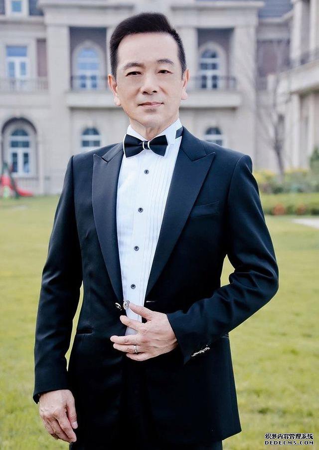 国民好丈夫张晨光，出道多年零绯闻，亿万家产全都转到妻子名下