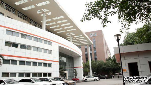 跟实木一样环保，还比实木“坚强”？论一块放心板的“自我修养”