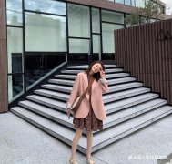 学会这种简单的穿搭方式，可以时髦一整