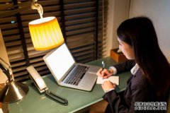 很多人可能不知道熬夜为什么容易长痘？