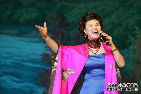 田震被宠成公主，同样是春晚歌手的她，却不幸英年早逝
