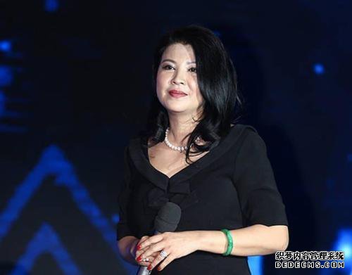田震被宠成公主，同样是春晚歌手的她，却不幸英年早逝