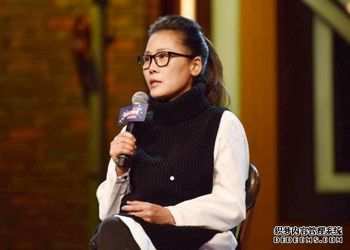田震被宠成公主，同样是春晚歌手的她，却不幸英年早逝