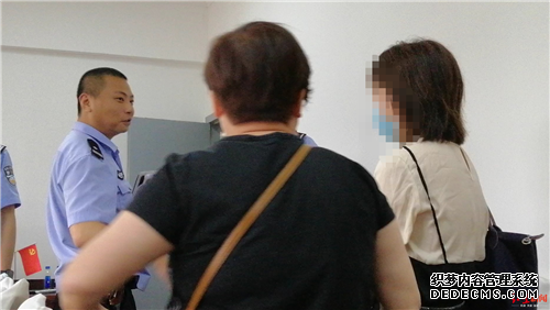 女子正欲转账配合“警方”调查 警察竟出现说“