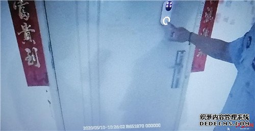 女子正欲转账配合“警方”调查 警察竟出现说“