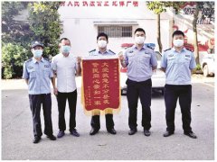 女子上山采茶赌气出走 民警和村民冒雨连