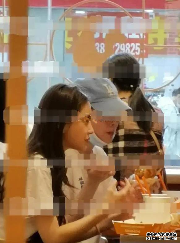 æ¨é¢å¸¦å¿å­ç°èº«æ±å ¡åºï¼æ¯å­äº²å¯äºå¨è¶æç±ï¼å©å©éªåå©åª³å³ç³»å¥½